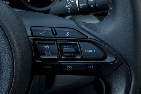 Toyota Yaris 1.5 Hybrid 115 First Edition | JBL | Head Up | ACC | Leder |