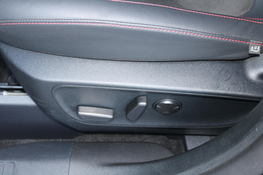 Ford Kuga 2.5 PHEV ST-Line X 242pk | Driver assistance Pack | Technology Pack | All Season Banden | 2.100 Trekgewicht | Camera | AGR Stoelen