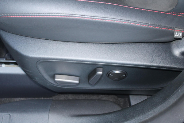 Ford Kuga 2.5 PHEV ST-Line X 242pk | Driver assistance Pack | Technology Pack | All Season Banden | 2.100 Trekgewicht | Camera | AGR Stoelen