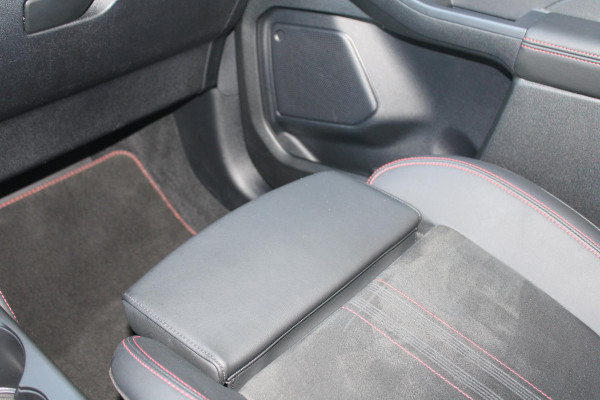 Ford Kuga 2.5 PHEV ST-Line X 242pk | Driver assistance Pack | Technology Pack | All Season Banden | 2.100 Trekgewicht | Camera | AGR Stoelen