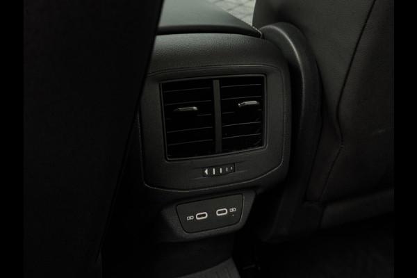 Volkswagen T-Roc 1.5 TSI | 3x R-Line | Camera | LED | 2025