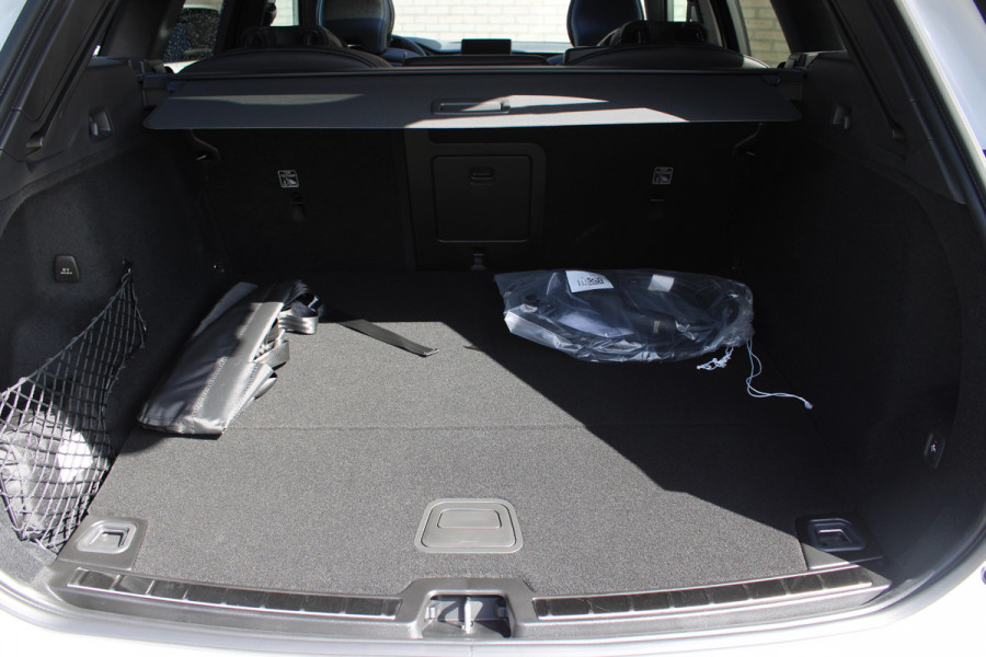 Volvo XC60 2.0 T8 Plug-in hybrid Plus Black Edition Head-up | 360 | Zwenkbare trekhaak | Panoramadak