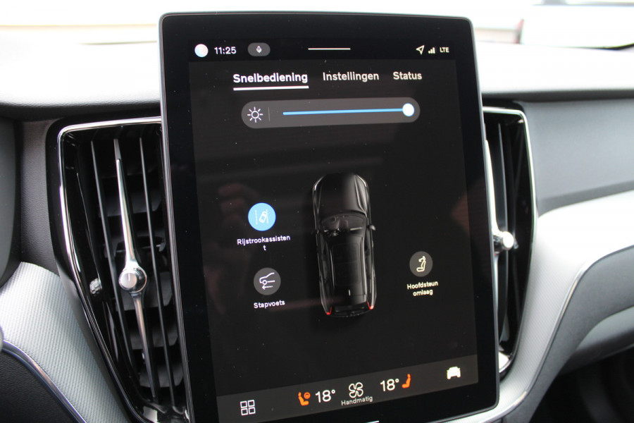Volvo XC60 2.0 T8 Plug-in hybrid Plus Black Edition Head-up | 360 | Zwenkbare trekhaak | Panoramadak