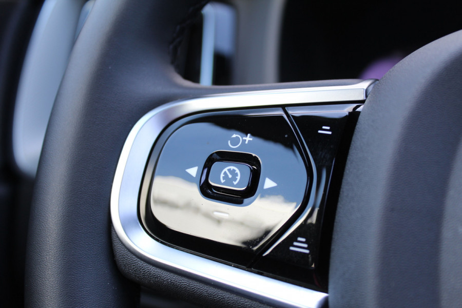 Volvo XC60 2.0 T8 Plug-in hybrid Plus Black Edition Head-up | 360 | Zwenkbare trekhaak | Panoramadak