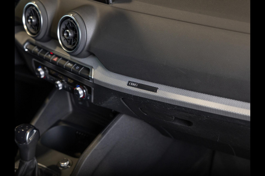 Audi Q2 35 TFSI Advanced edition / 150pk / Stoelverwarming / Adaptieve cruise control / Elektrische achterklep /