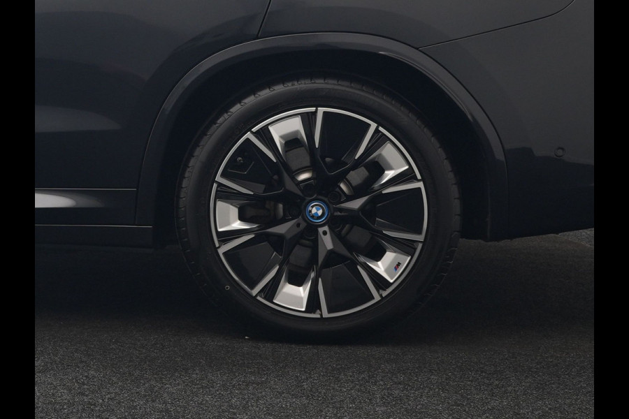 BMW iX3 M Sport 80 kWh 286pk Dealer O.H. | Trekhaak Af Fabriek | Panodak | Head Up | Adaptive Cruise | 360 Camera | Harman / Kardon | Lederen Sportstoelen Memory & Verwarmd | Laser LED | Stuur Verwarmd | Keyless | Blis | Sfeerverlichting | 20"L.M |