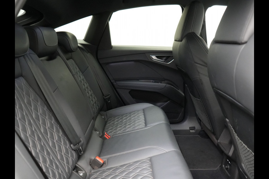 Audi Q4 e-tron 40 S Line 77 kWh 204pk | Adaptive Cruise | Valcona Lederen Sportstoelen Verwarmd | 20"L.M | Apple Carplay | Keyless | Blis | Camera | Virtual | Navigatie | DAB |