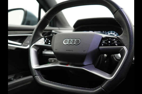 Audi Q4 e-tron 40 S Line 77 kWh 204pk | Adaptive Cruise | Valcona Lederen Sportstoelen Verwarmd | 20"L.M | Apple Carplay | Keyless | Blis | Camera | Virtual | Navigatie | DAB |