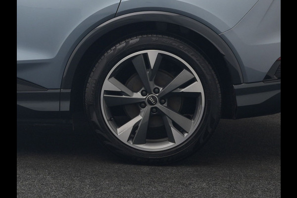 Audi Q4 e-tron 40 S Line 77 kWh 204pk | Adaptive Cruise | Valcona Lederen Sportstoelen Verwarmd | 20"L.M | Apple Carplay | Keyless | Blis | Camera | Virtual | Navigatie | DAB |