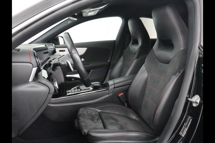 Mercedes-Benz CLA-Klasse 180 Business Solution AMG | Stoelverwarming | Leder/Alcantara | Navigatie | Park Assist | Widescreen | Full LED | Climate control | Bluetooth | Cruise control | Sportstoelen