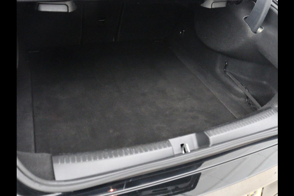 Mercedes-Benz CLA-Klasse 180 Business Solution AMG | Stoelverwarming | Leder/Alcantara | Navigatie | Park Assist | Widescreen | Full LED | Climate control | Bluetooth | Cruise control | Sportstoelen