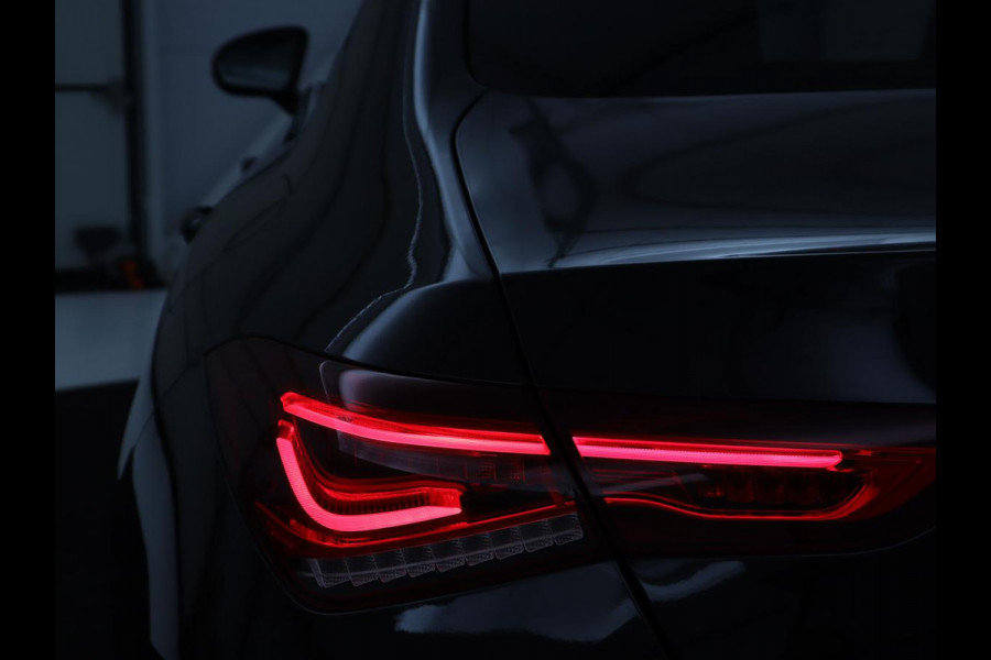 Mercedes-Benz CLA-Klasse 180 Business Solution AMG | Stoelverwarming | Leder/Alcantara | Navigatie | Park Assist | Widescreen | Full LED | Climate control | Bluetooth | Cruise control | Sportstoelen