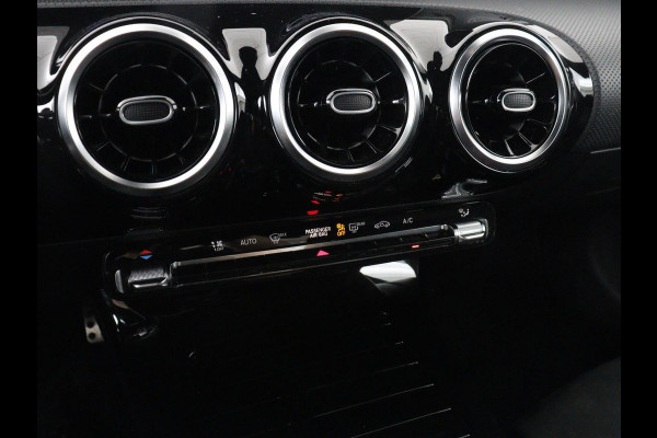Mercedes-Benz CLA-Klasse 180 Business Solution AMG | Stoelverwarming | Leder/Alcantara | Navigatie | Park Assist | Widescreen | Full LED | Climate control | Bluetooth | Cruise control | Sportstoelen
