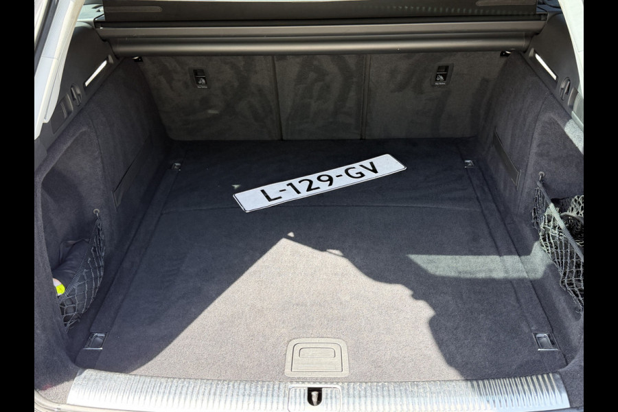 Audi A4 Avant 35 TFSI Business Edition / Automaat / Afn. Trekhaak (1.500KG) / Carplay / Camera /