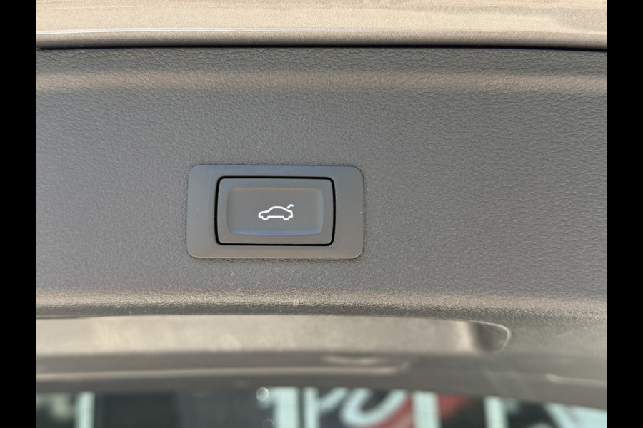 Audi A4 Avant 35 TFSI Business Edition / Automaat / Afn. Trekhaak (1.500KG) / Carplay / Camera /