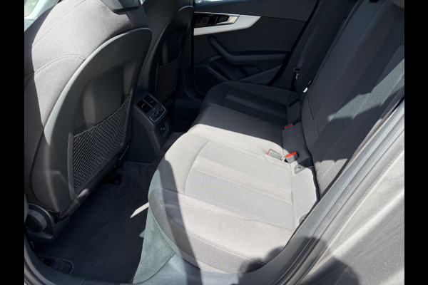 Audi A4 Avant 35 TFSI Business Edition / Automaat / Afn. Trekhaak (1.500KG) / Carplay / Camera /