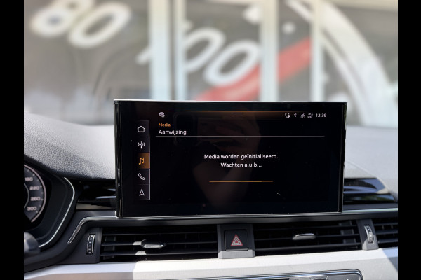 Audi A4 Avant 35 TFSI Business Edition / Automaat / Afn. Trekhaak (1.500KG) / Carplay / Camera /