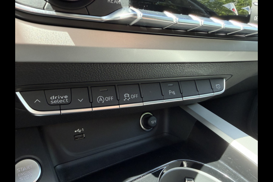Audi A4 Avant 35 TFSI Business Edition / Automaat / Afn. Trekhaak (1.500KG) / Carplay / Camera /