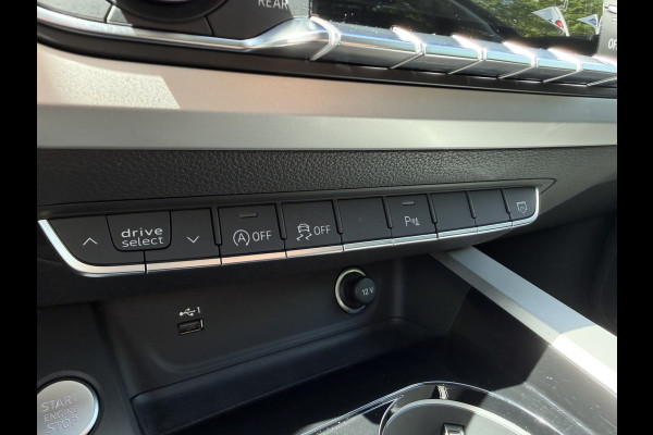 Audi A4 Avant 35 TFSI Business Edition / Automaat / Afn. Trekhaak (1.500KG) / Carplay / Camera /