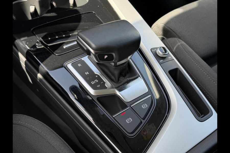 Audi A4 Avant 35 TFSI Business Edition / Automaat / Afn. Trekhaak (1.500KG) / Carplay / Camera /