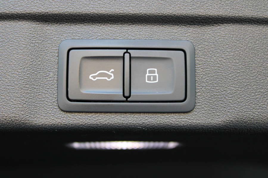 Audi A5 Limousine 2.0 e-hybrid quattro S edition | Trekhaak | Origineel NL |  Stoelverwarming | Elek. achterklep |