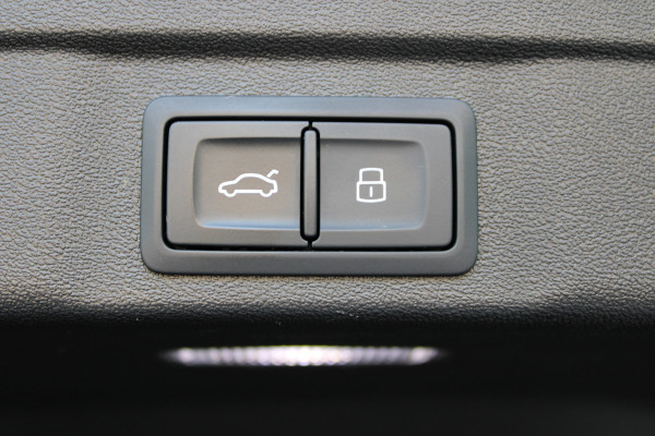 Audi A5 Limousine 2.0 e-hybrid quattro S edition | Trekhaak | Origineel NL |  Stoelverwarming | Elek. achterklep |