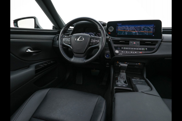 Lexus ES 300h Business Line (INCL-BTW) Aut. *PANO | LEATHER | FULL-LED | ADAPTIVE-CRUISE | BLINDSPOT | KEYLESS | CAMERA | HEATED-COMFORTSEATS | NAVI-FULLMAP | PRIVACY-GLASS | SHIFTPADDLES | ECC | PDC | 19''ALU*