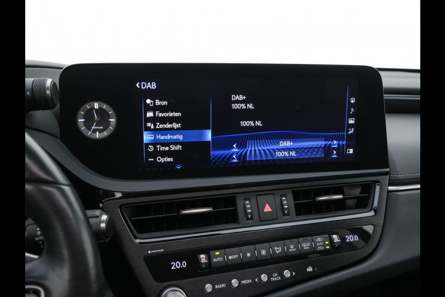 Lexus ES 300h Business Line (INCL-BTW) Aut. *PANO | LEATHER | FULL-LED | ADAPTIVE-CRUISE | BLINDSPOT | KEYLESS | CAMERA | HEATED-COMFORTSEATS | NAVI-FULLMAP | PRIVACY-GLASS | SHIFTPADDLES | ECC | PDC | 19''ALU*