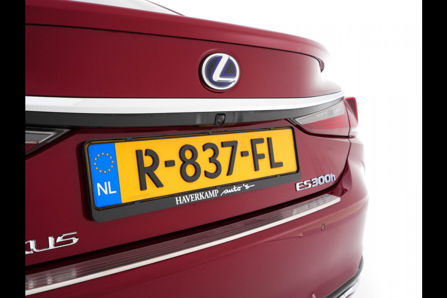 Lexus ES 300h Business Line (INCL-BTW) Aut. *PANO | LEATHER | FULL-LED | ADAPTIVE-CRUISE | BLINDSPOT | KEYLESS | CAMERA | HEATED-COMFORTSEATS | NAVI-FULLMAP | PRIVACY-GLASS | SHIFTPADDLES | ECC | PDC | 19''ALU*