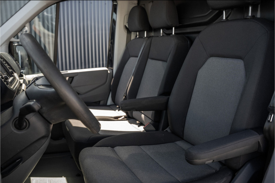 Volkswagen Crafter 2.0 TDI L3H3 | Automaat | 177 PK | Highline | LED | Camera | Carplay | PDC | Trekhaak