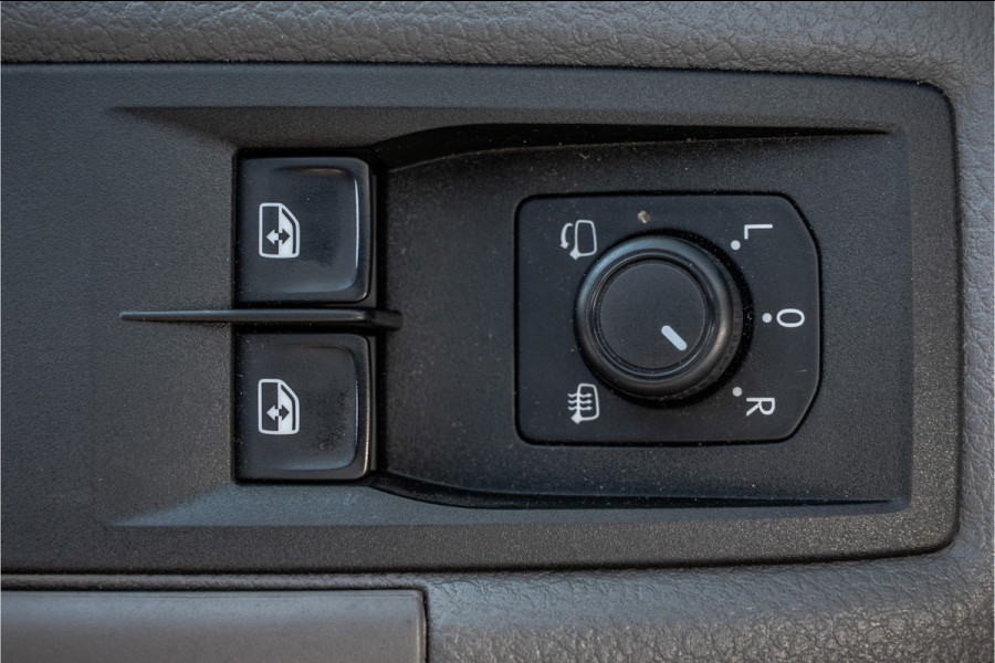 Volkswagen Crafter 2.0 TDI L3H3 | Automaat | 177 PK | Highline | LED | Camera | Carplay | PDC | Trekhaak