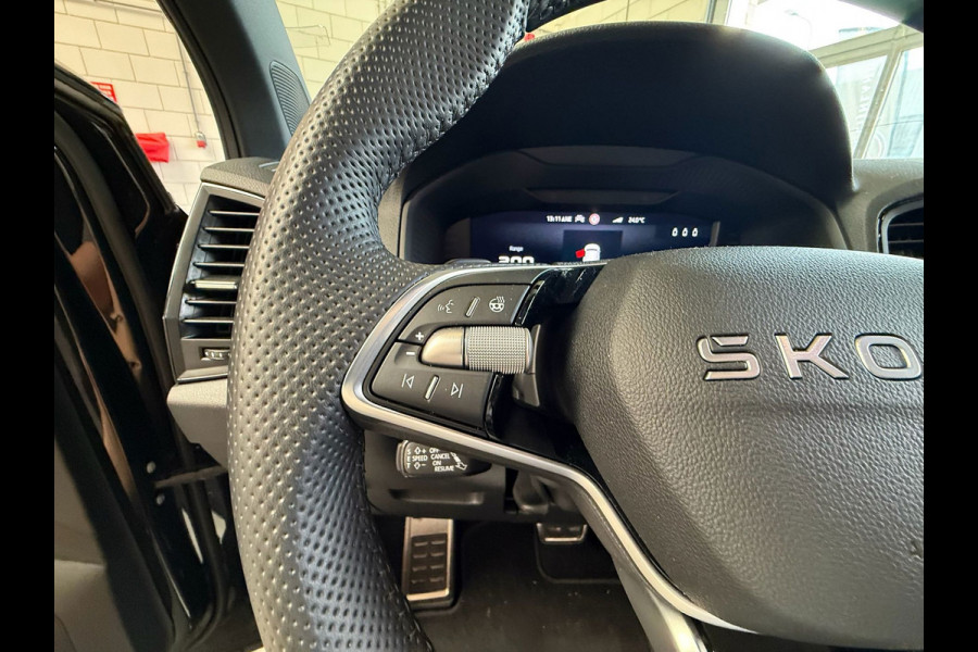 Škoda Karoq 1.5 TSI ACT Sportline Business Automaat, Panoramadak, Stoelverwarming