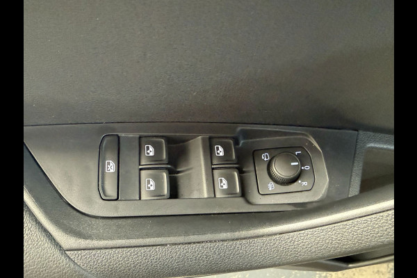 Škoda Karoq 1.5 TSI ACT Sportline Business Automaat, Panoramadak, Stoelverwarming