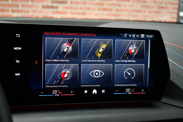 BMW 1-serie 120 M-Sport Pano ACC 360 HUD Shadowline 18inch