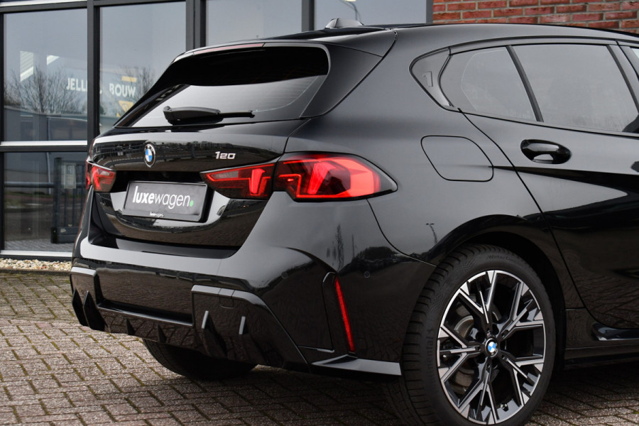 BMW 1-serie 120 M-Sport Pano ACC 360 HUD Shadowline 18inch