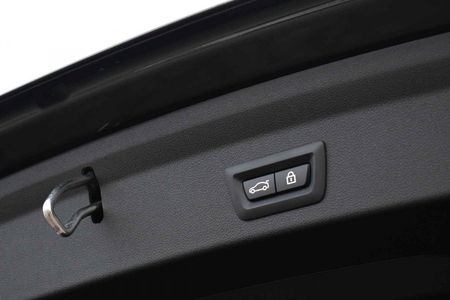 BMW 1-serie 120 M-Sport Pano ACC 360 HUD Shadowline 18inch