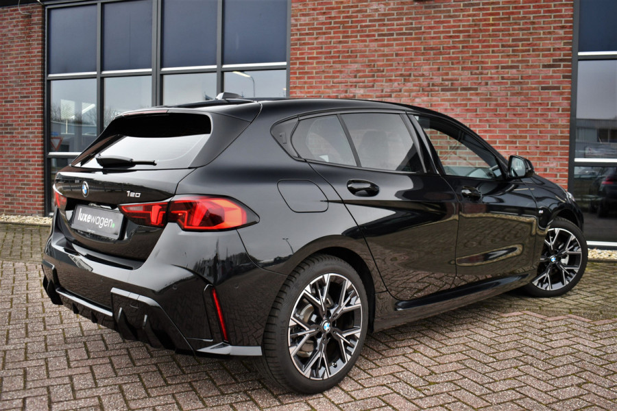 BMW 1-serie 120 M-Sport Pano ACC 360 HUD Shadowline 18inch