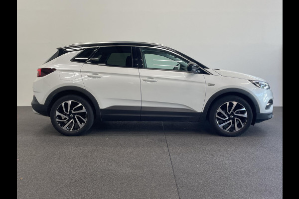 Opel Grandland X 1.2 Turbo Ultimate Trekhaak Leder Stoelventilatie Camera Navigatie Stoelverwarming Voor en Achter DENON Audio Cruise Control LED Koplampen Keyless Entry Stuurwielverwarming 19 Inch