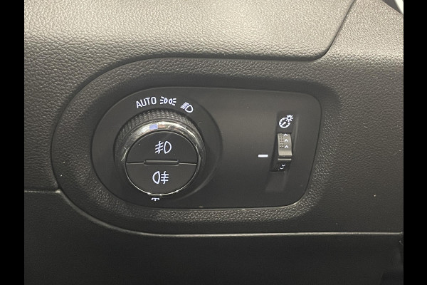 Opel Grandland X 1.2 Turbo Ultimate Trekhaak Leder Stoelventilatie Camera Navigatie Stoelverwarming Voor en Achter DENON Audio Cruise Control LED Koplampen Keyless Entry Stuurwielverwarming 19 Inch