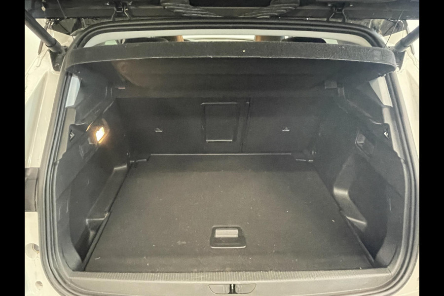 Opel Grandland X 1.2 Turbo Ultimate Trekhaak Leder Stoelventilatie Camera Navigatie Stoelverwarming Voor en Achter DENON Audio Cruise Control LED Koplampen Keyless Entry Stuurwielverwarming 19 Inch