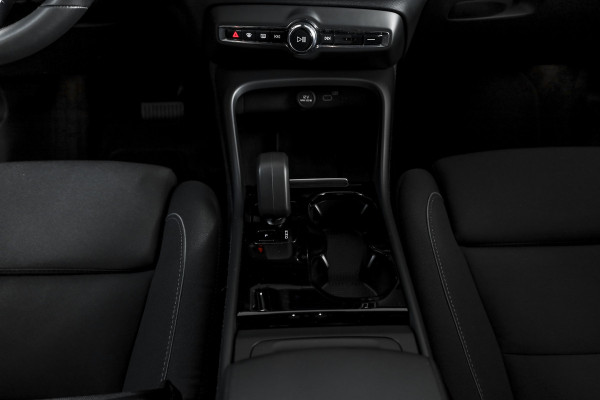 Volvo XC40 Recharge Plus 70 kWh Orig. NL | Dig. Cockpit | Adapt. Cruise | Stoel-+Stuurverw. | Elek. Klep | PDC | Camera | NAV+App. Connect | ECC | LM 19" |