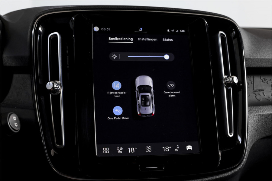 Volvo XC40 Recharge Plus 70 kWh Orig. NL | Dig. Cockpit | Adapt. Cruise | Stoel-+Stuurverw. | Elek. Klep | PDC | Camera | NAV+App. Connect | ECC | LM 19" |
