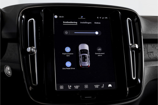 Volvo XC40 Recharge Plus 70 kWh Orig. NL | Dig. Cockpit | Adapt. Cruise | Stoel-+Stuurverw. | Elek. Klep | PDC | Camera | NAV+App. Connect | ECC | LM 19" |