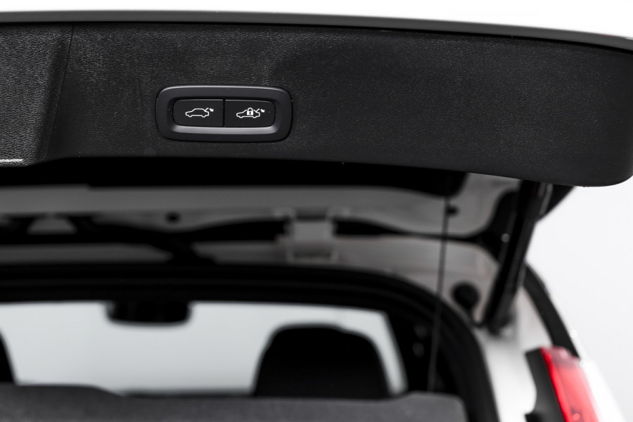 Volvo XC40 Recharge Plus 70 kWh Orig. NL | Dig. Cockpit | Adapt. Cruise | Stoel-+Stuurverw. | Elek. Klep | PDC | Camera | NAV+App. Connect | ECC | LM 19" |