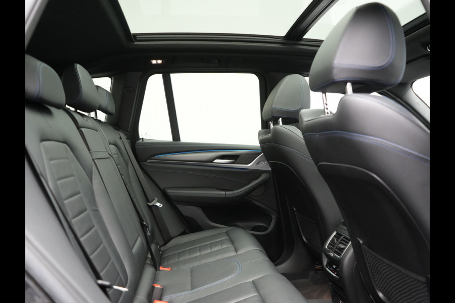 BMW iX3 M Sport 80 kWh 286pk Dealer O.H. | Trekhaak Af Fabriek | Panodak | Head Up | Adaptive Cruise | 360 Camera | Harman / Kardon | Lederen Sportstoelen Memory & Verwarmd | Laser LED | Stuur Verwarmd | Keyless | Blis | Sfeerverlichting | 20"L.M |