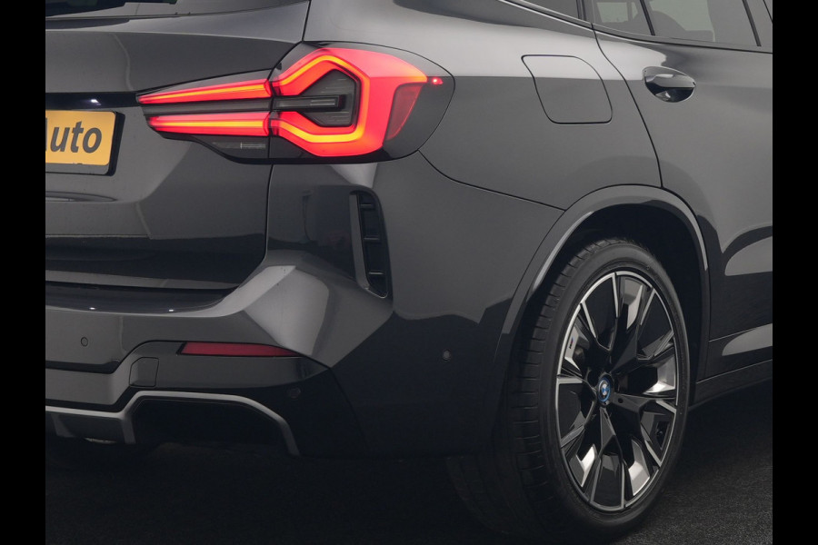 BMW iX3 M Sport 80 kWh 286pk Dealer O.H. | Trekhaak Af Fabriek | Panodak | Head Up | Adaptive Cruise | 360 Camera | Harman / Kardon | Lederen Sportstoelen Memory & Verwarmd | Laser LED | Stuur Verwarmd | Keyless | Blis | Sfeerverlichting | 20"L.M |