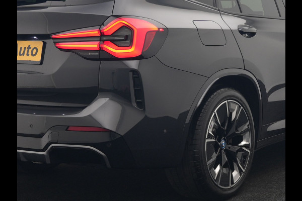 BMW iX3 M Sport 80 kWh 286pk Dealer O.H. | Trekhaak Af Fabriek | Panodak | Head Up | Adaptive Cruise | 360 Camera | Harman / Kardon | Lederen Sportstoelen Memory & Verwarmd | Laser LED | Stuur Verwarmd | Keyless | Blis | Sfeerverlichting | 20"L.M |