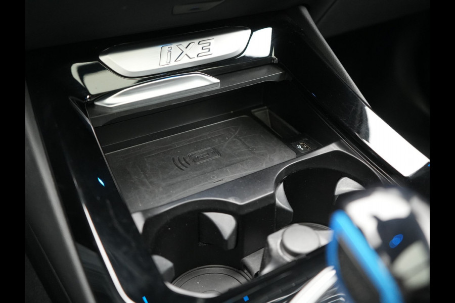 BMW iX3 M Sport 80 kWh 286pk Dealer O.H. | Trekhaak Af Fabriek | Panodak | Head Up | Adaptive Cruise | 360 Camera | Harman / Kardon | Lederen Sportstoelen Memory & Verwarmd | Laser LED | Stuur Verwarmd | Keyless | Blis | Sfeerverlichting | 20"L.M |