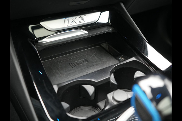BMW iX3 M Sport 80 kWh 286pk Dealer O.H. | Trekhaak Af Fabriek | Panodak | Head Up | Adaptive Cruise | 360 Camera | Harman / Kardon | Lederen Sportstoelen Memory & Verwarmd | Laser LED | Stuur Verwarmd | Keyless | Blis | Sfeerverlichting | 20"L.M |
