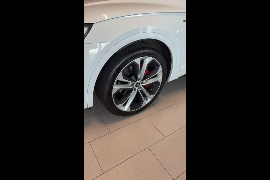 Audi Q5 Sportback 55 TFSI e S edition 367 PK | Meer foto's volgen |  Trekhaak | PHEV | 21 inch Audi Sport | Stoelverwarming | S Line | Luchtvering | Bang&Olufsen | Adaptive cruise control | Dodehoeksensoren | Lendesteunverstelling